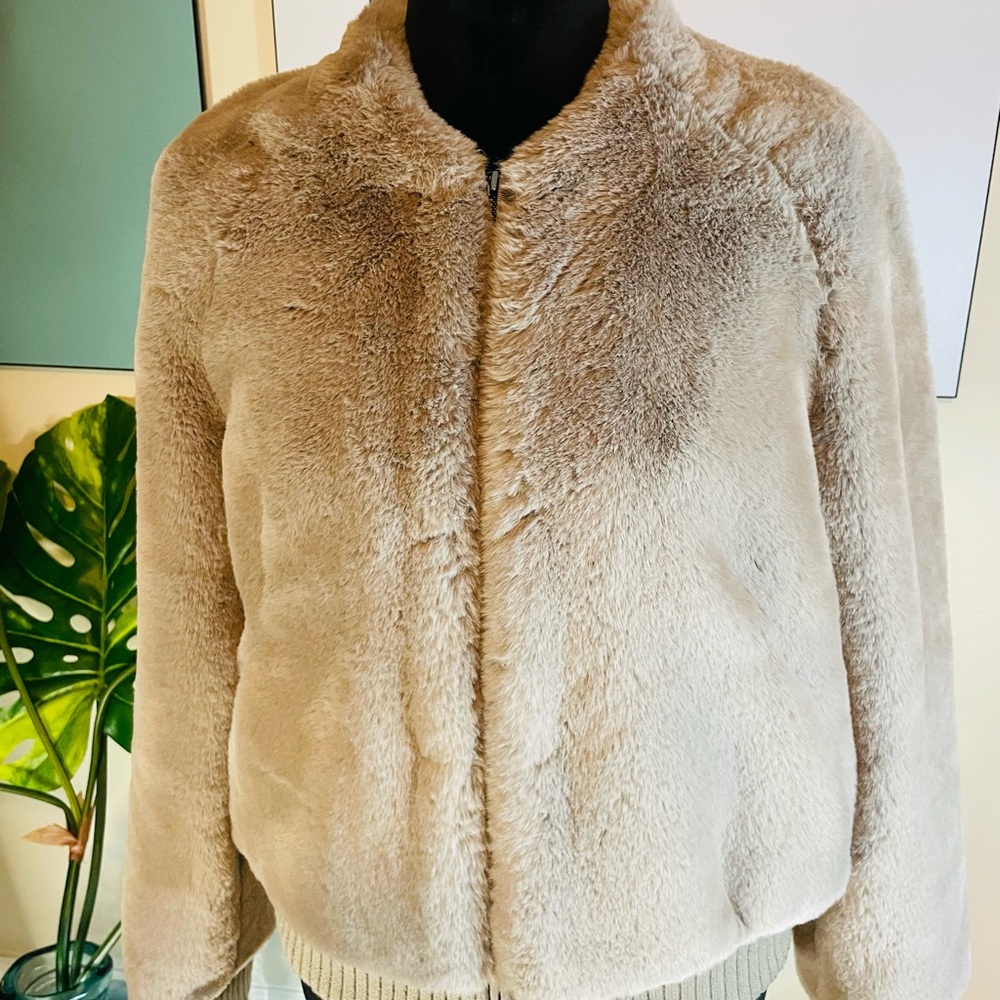Banana Republic faux fur coat. Size S. Excellent condition.